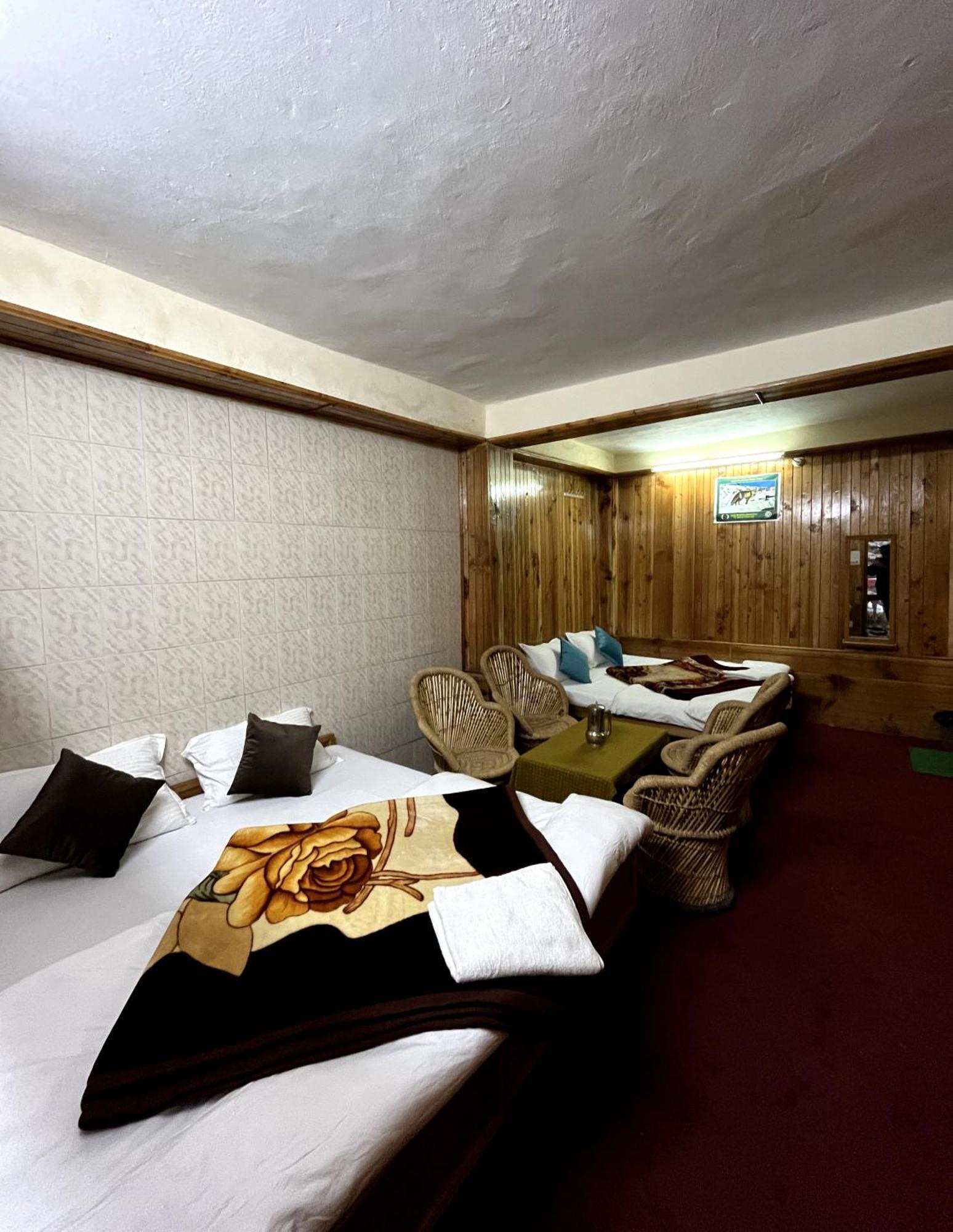 Sojhaholidayinn Shoja Exterior foto