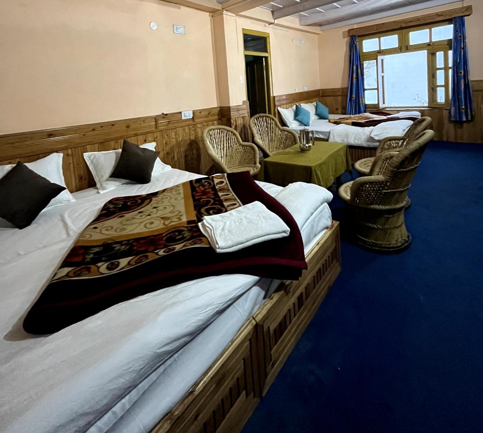 Sojhaholidayinn Shoja Exterior foto