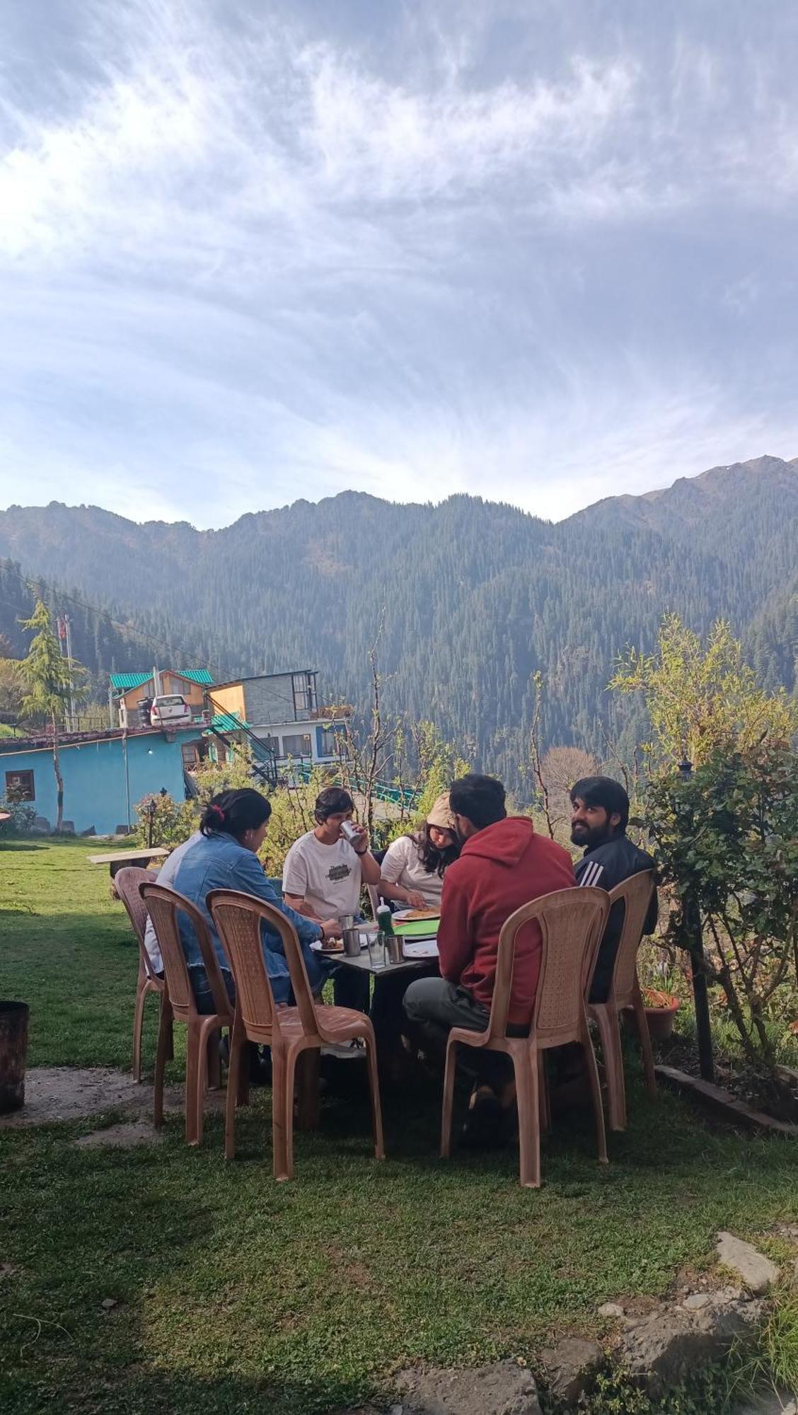 Sojhaholidayinn Shoja Exterior foto